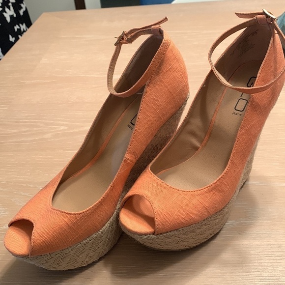 GLO jeans Platform Wedge crazy high peep toe shoes! Size 9 some wear on soles - Picture 3 of 10